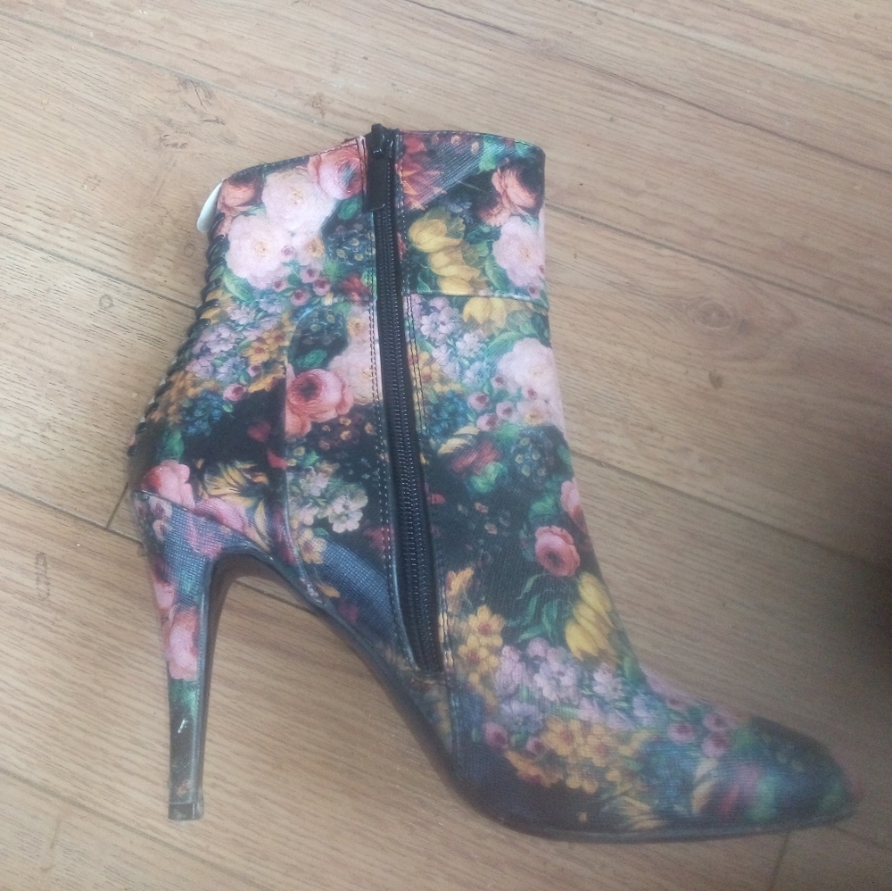 Heels - Picture 6 of 6